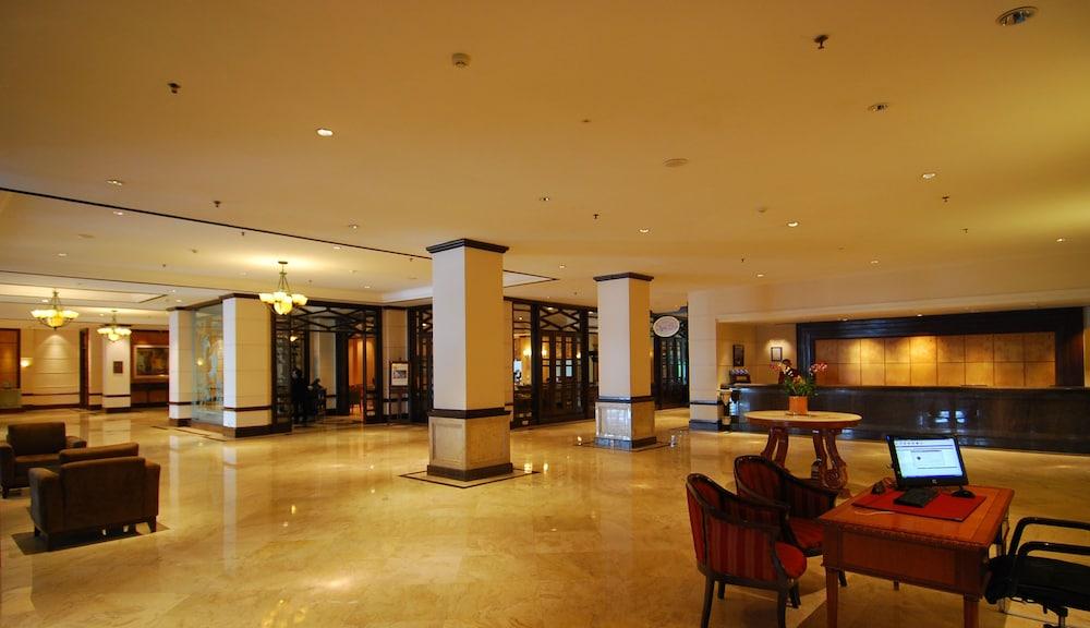 Le Grandeur Hotel Balikpapan Exterior foto