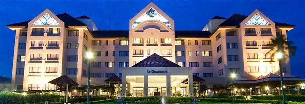 Le Grandeur Hotel Balikpapan Exterior foto