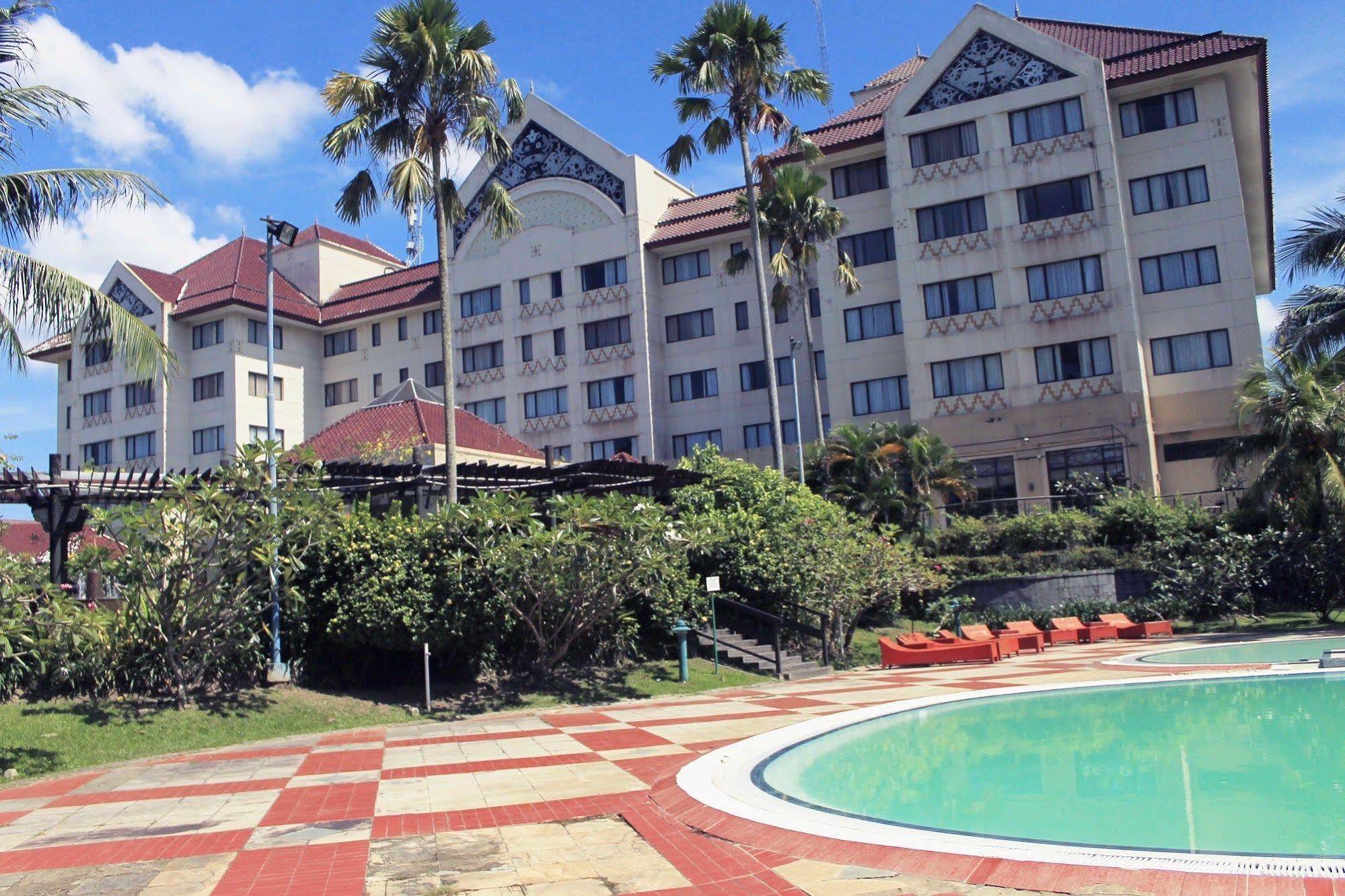 Le Grandeur Hotel Balikpapan Exterior foto