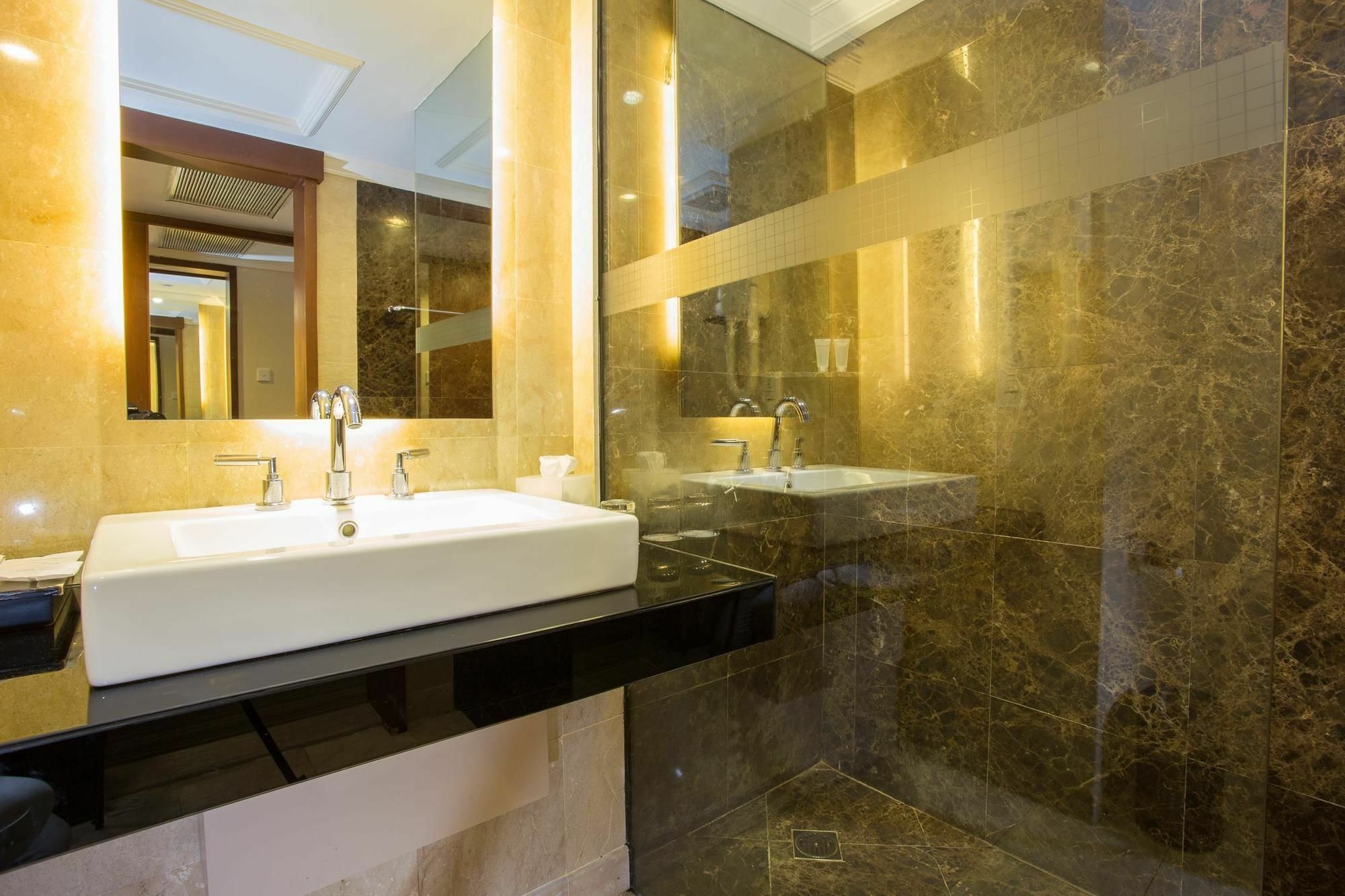 Le Grandeur Hotel Balikpapan Exterior foto